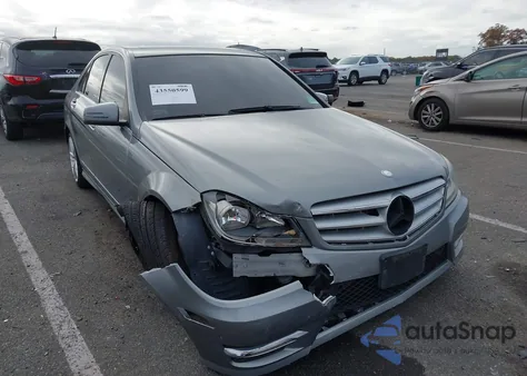 2013 Mercedes-Benz C 300 Luxury 4Matic/Sport 4Matic from USA, damaged, VIN WDDGF8ABXDA775911